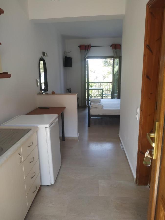 Studios Galanis Afytos Rom bilde